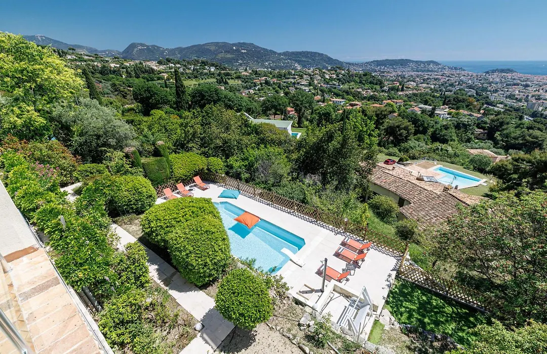 VILLA MONTE CRISTO - Villa conviviale a Nice - Superbe vue, piscine et jeux en plein air-1